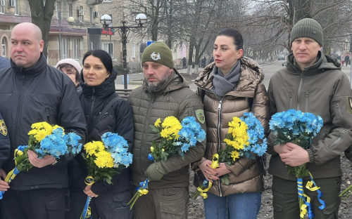 У День Соборності України керівництво області, міст та районів поклали квіти до пам‘ятника Кобзарю