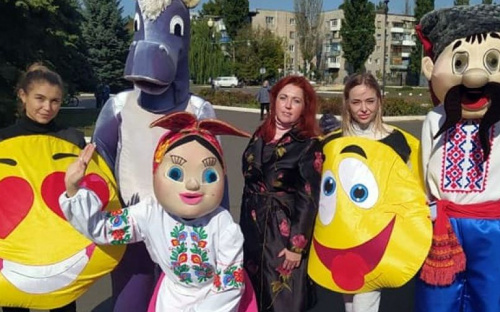 В Авдеевке впервые для горожан преклонного возраста провели яркий масштабный фестиваль «Ретро NEW осень» (ВИДЕО)