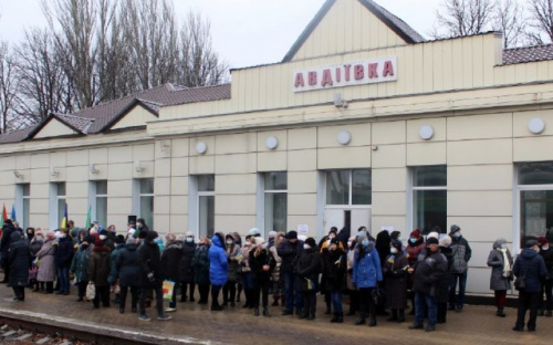 В Авдеевку прибыл первый за шесть лет войны пассажирский поезд