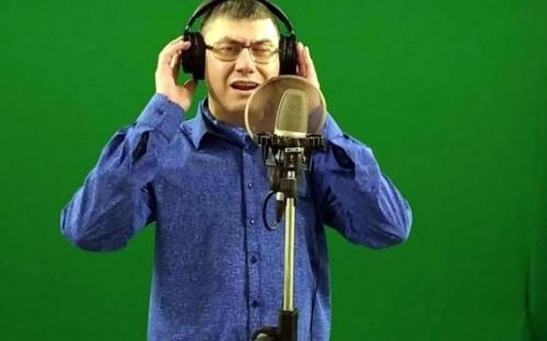 Авдеевский музыкант Дядя Женя написал трогательную песню о родном городе