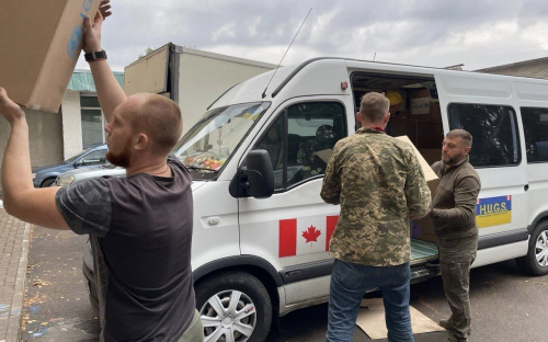 Волонтери передали мешканцям Авдіївки гуманітарну допомогу