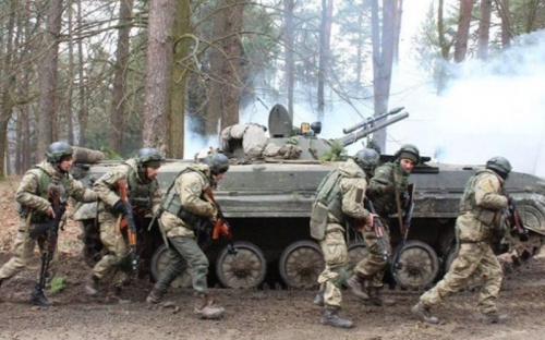 В Авдіївці проводять військові навчання: мешканців міста просять зберігати спокій