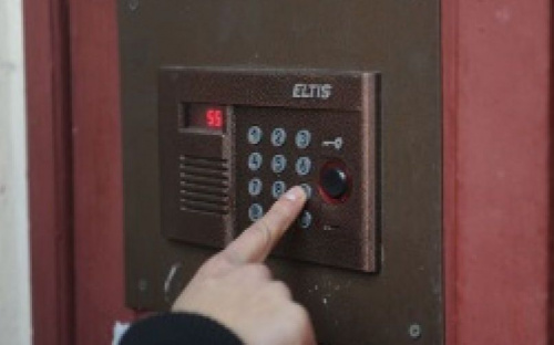 В багатоповерхівках Авдіївки відключать домофони