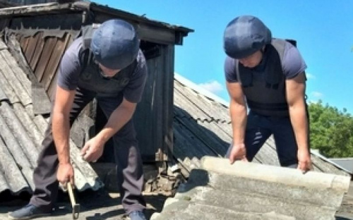 В Авдеевке спасатели продолжают восстанавливать разрушенные дома