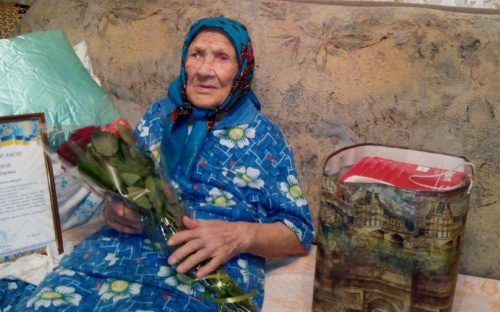 Авдеевская долгожительница отметила 100-летний юбилей (ФОТОФАКТ)