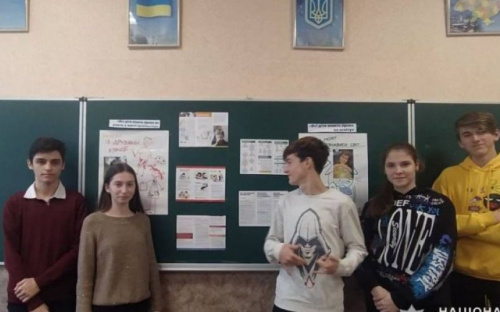 В Авдеевке полицейские провели урок правового воспитания для школьников