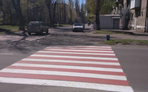В Авдеевке обновляются “зебры” (ФОТОФАКТ)