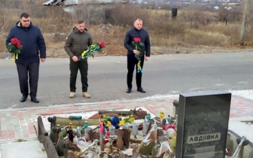 В Авдеевке в День Достоинства и Свободы вспомнили героев Небесной сотни