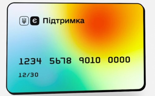 Два банка начали выдавать пластиковые карточки 