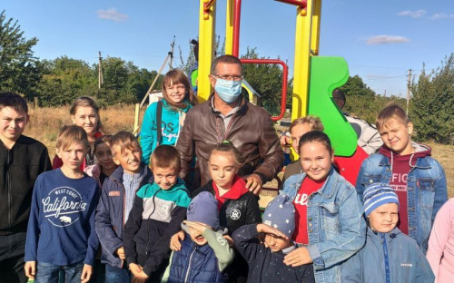 Яркая, современная и безопасная площадка появилась в поселке Тоненькое при поддержке народного депутата Мусы Магомедова