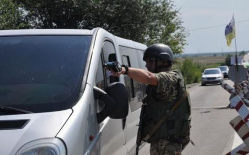 Сегодня утром в очередях на КПВВ застряли 240 авто