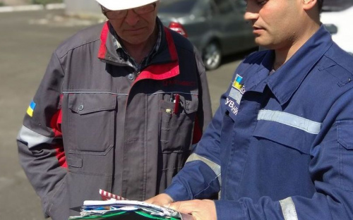 Спасатели учили работников Авдеевского коксохимзавода предотвращать пожары