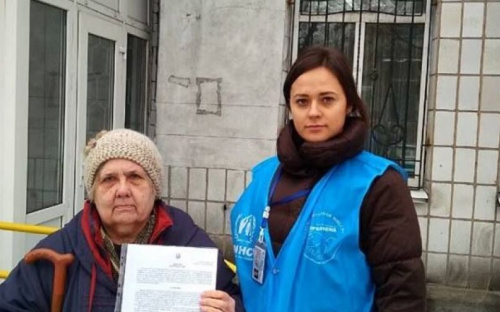 Переселенке, проживающей в Авдеевке, оказали помощь