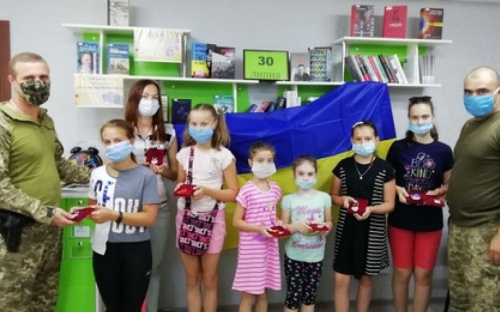 Авдеевцы изготовили для украинских защитников сюрпризы-обереги (ФОТО)
