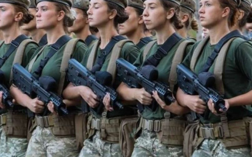 В Украине начнут ставить женщин на военный учет
