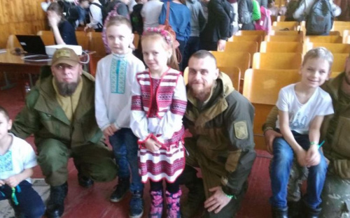 Школярі красиво і патріотично привітали добровольців (ФОТО)