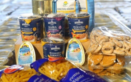 Жителі Авдіївки отримали продуктові набори від Метінвесту