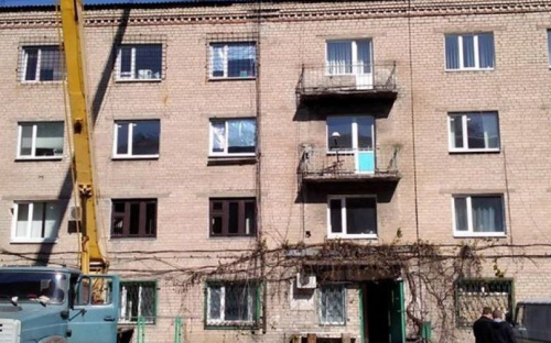 В Авдеевке продолжаются ремонтные работы:фотофакт