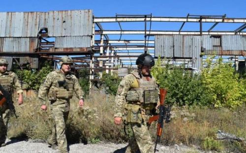    Командующий Объединенных Сил проверил ситуацию на передовой в районе авдеевской 