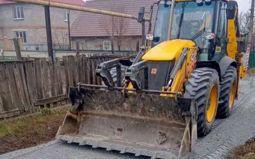 В Авдіївці продовжують відсипання грунтових доріг у приватному секторі міста