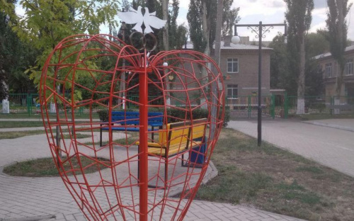 В центре Авдеевки появился культурный объект для влюблённых: ФОТОФАКТ