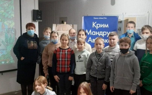 Авдіївська малеча відвідала виставку «Крим мандрує. Авдіївка», яка проходить в рамках проєкту «Шлях/Yol»