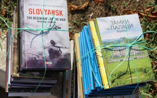 Авдіївська опорна школа отримала нові книжки сучасної української літератури
