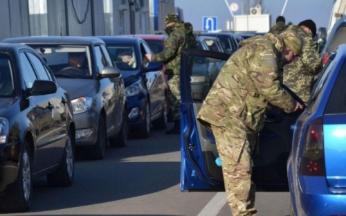 Рождественским утром у донбасских КПВВ выстроились очереди