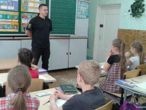 Полицейский Геннадий Юдин 24 часа в сутки находится на страже счастливого будущего авдеевских детей (ФОТО)