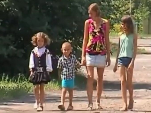 Авдеевка: многодетная мать рассказала об обстрелах и поддержке (ВИДЕО)