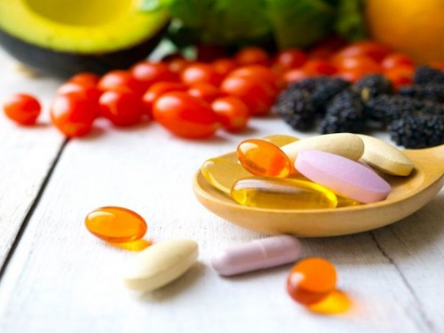 Як розпізнати дефіцит вітамінів та мікроелементів: лікар назвала основні ознаки