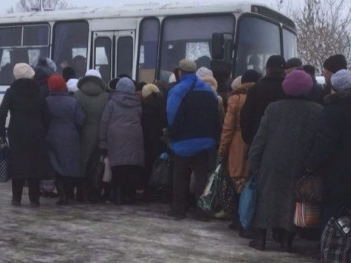 На КПВВ в Донецкой области будут бороться с нелегальными перевозчиками: чего ждать