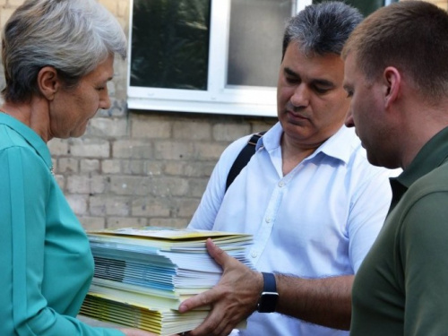 В Авдеевку доставили «экологические книги» (ФОТО)