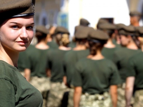Як мобілізуватимуть жінок до армії: юрист пояснив порядок