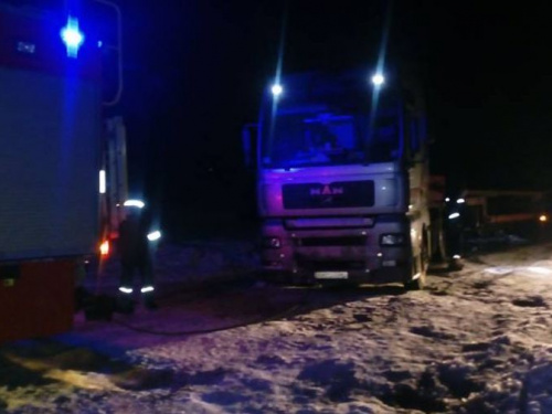 Удары непогоды: в Донецкой области спасли пять автомобилей
