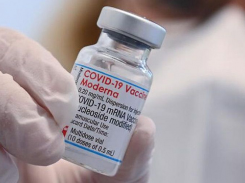 В Авдеевку доставили американскую вакцину Moderna: насколько эффективен препарат?