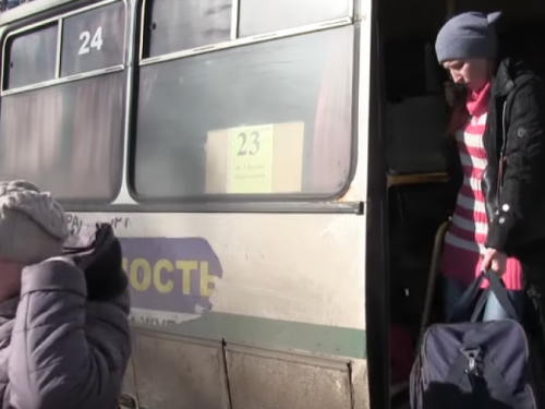 Эвакуированные жители из Авдеевки начали возвращаться домой (ВИДЕО)