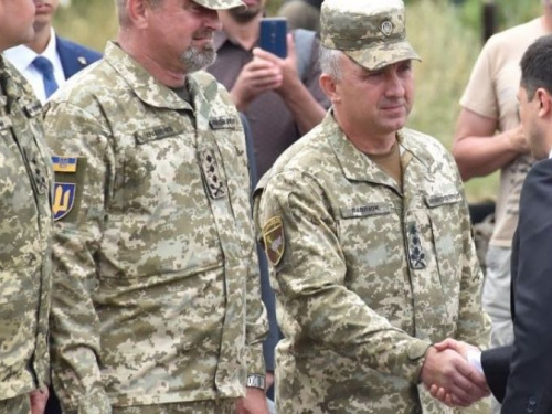 В Авдіївці президент України представив нового командувача об'єднаних сил