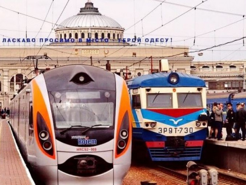 Более 20 летних поездов повезут украинцев на отдых