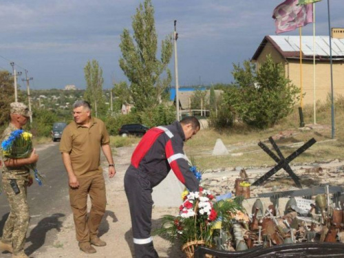 Украинских защитников разных столетий почтили в Авдеевке (ФОТО)