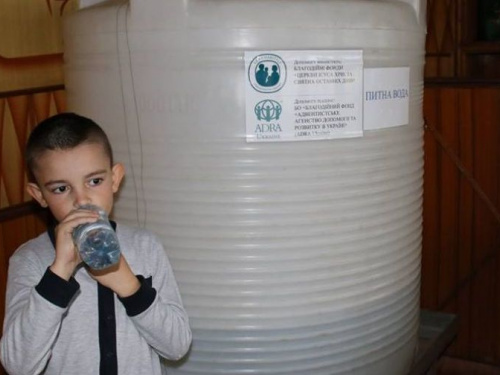 Жителям Авдеевки в ноябре доставили более 90 тысяч литров "гуманитарной" питьевой воды