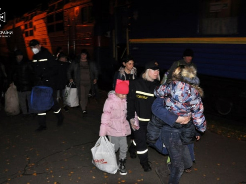 Черговий евакуаційний потяг з Донеччини зустріли на Кіровоградщині