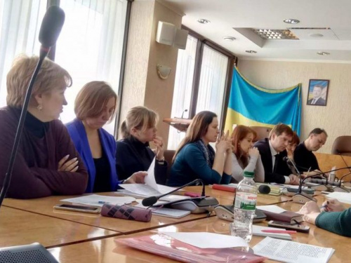 Детям, пострадавшим от войны на Донбассе, хотят предоставить соответствующий статус
