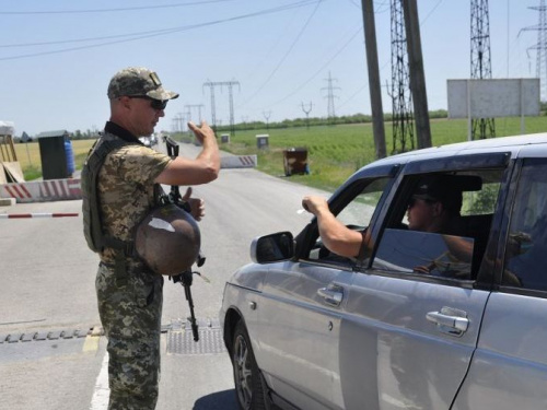 Донбасские пункты пропуска: пассажиро-транспортный поток упал