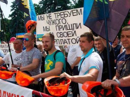 Шахтеры Донбасса протестуют и готовят поход на Киев