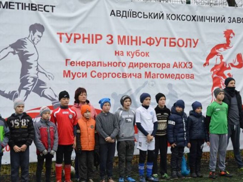 В Авдеевке школьники сражаются за звание лучших  футболистов на турнире на Кубок Мусы Магомедова  (ФОТО)