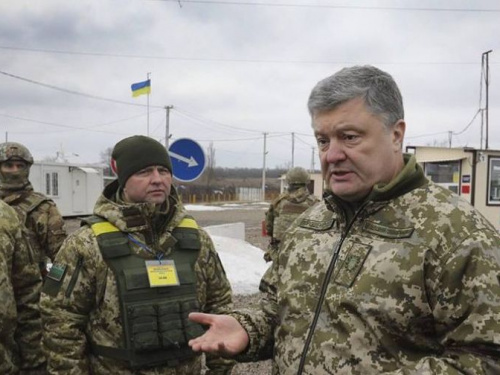 «Надеюсь, продлевать военное положение не потребуется», - Петр Порошенко
