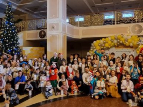 Более 100 тысяч детей получили подарки от Фонда Рината Ахметова