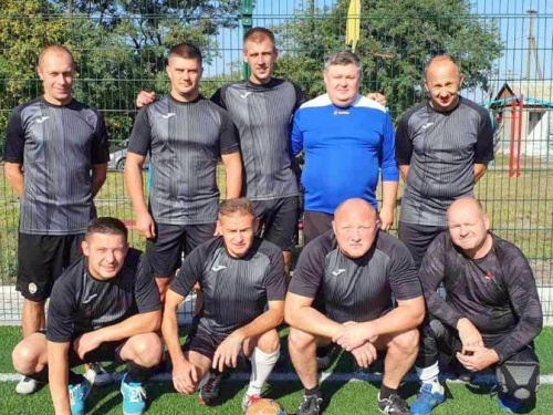 Ветерани спорту з Авдіївки перемогли на турнірі з міні-футболу