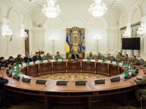 Президент Украины наградил отличившихся защитников Авдеевки (ФОТО)